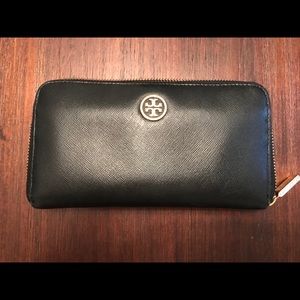 TORY BURCH - ROBINSON ZIP CONTINENTAL WALLET